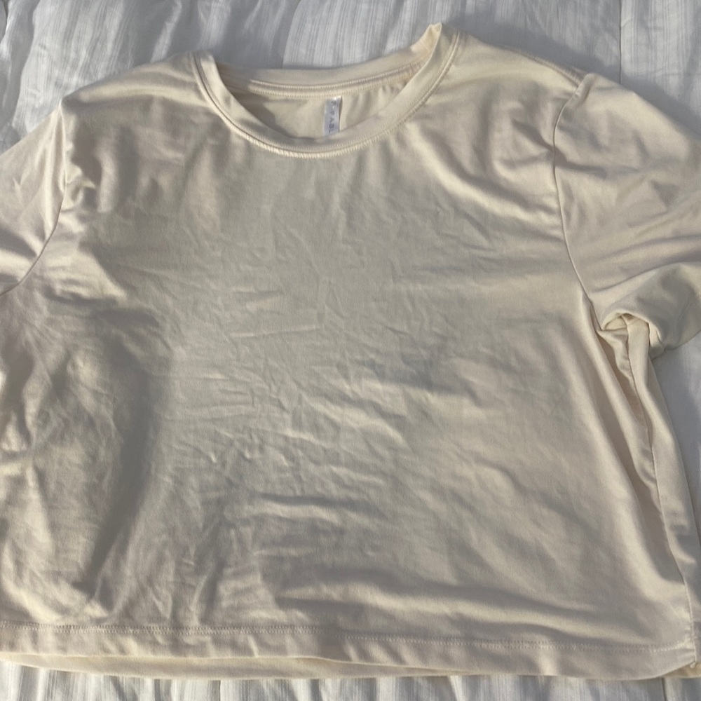 Women’s athletic cropped tee